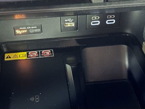 Used 2025 Toyota Camry SE image 31