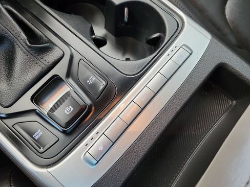 Used 2025 Kia Carnival FWD image 30
