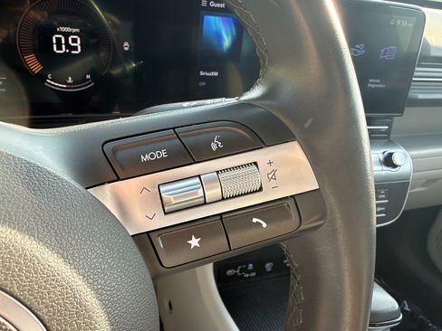 Used 2024 Hyundai Kona SEL AWD/4WD image 29