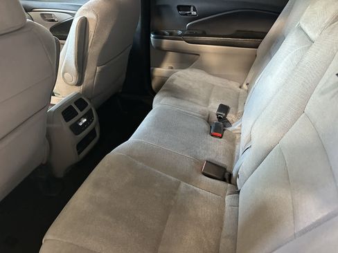 Used 2017 Honda Pilot EX image 5