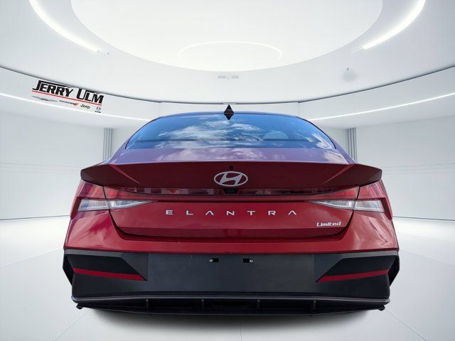 Used 2025 Hyundai Elantra Limited FWD image 4