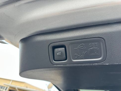 Used 2023 Ford Expedition Limited AWD/4WD image 46