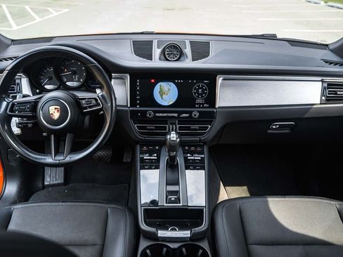 Used 2023 Porsche Macan AWD/4WD image 21