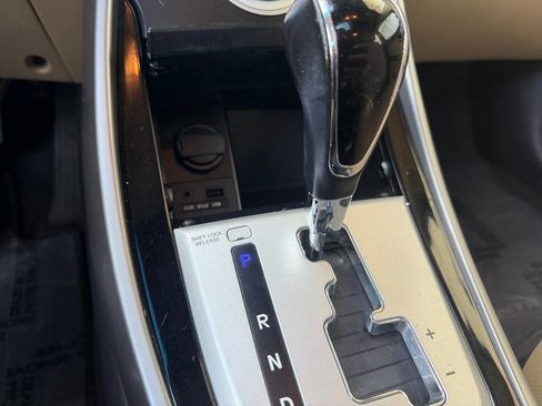 Used 2012 Hyundai Elantra Limited FWD image 29
