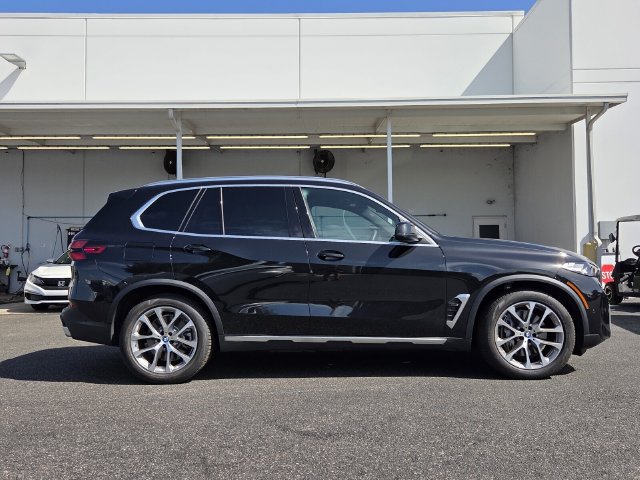Used 2024 BMW X5 xDrive50e w/ Parking Assistance Package AWD/4WD image 7
