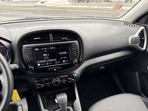 Certified 2025 Kia Soul LX w/ LX Technology Package image 22