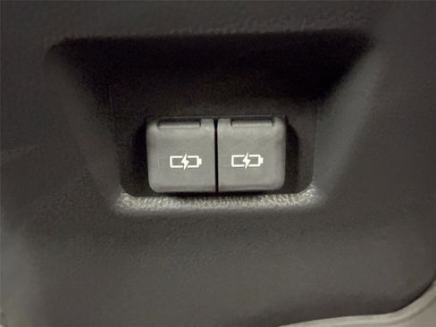 Used 2025 Toyota RAV4 XSE w/ Weather Package AWD/4WD image 39