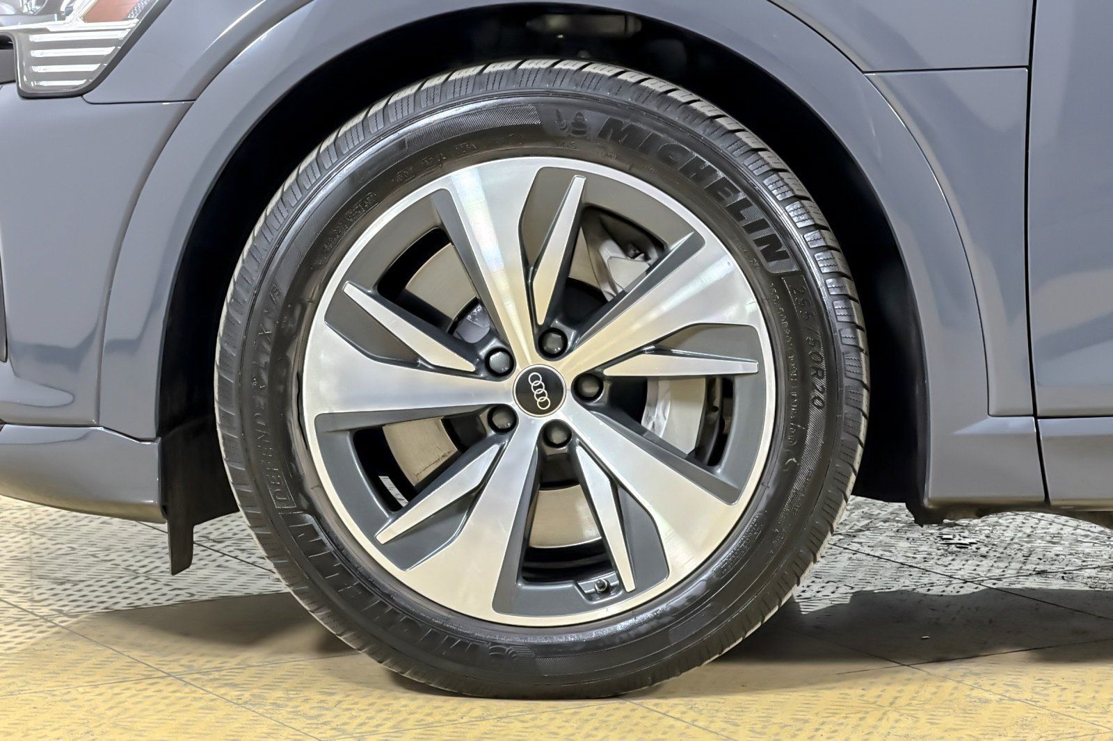 Used 2024 Audi Q8 e-tron Premium AWD/4WD image 26