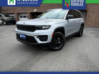 Used 2025 Jeep Grand Cherokee Altitude