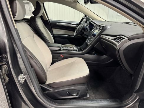 Used 2019 Ford Fusion SE w/ Equipment Group 151A image 12