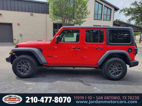 Used 2025 Jeep Wrangler Unlimited Sport AWD/4WD image 2