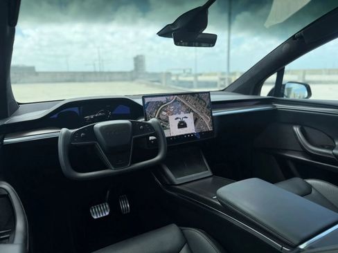 Used 2022 Tesla Model X Plaid image 25