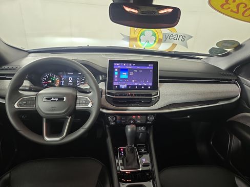 Used 2023 Jeep Compass Latitude AWD/4WD image 14