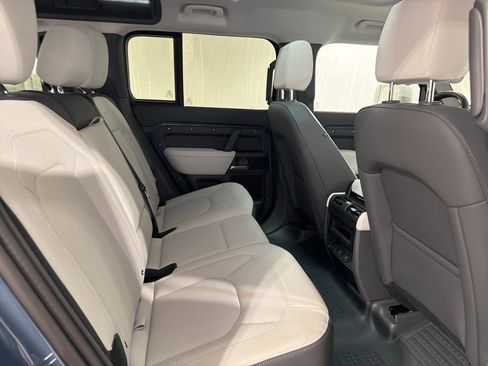 Used 2025 Land Rover Defender 110 S image 28