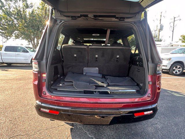 Used 2025 Jeep Grand Wagoneer Series III w/ Rear Seat Video Group 1 AWD/4WD image 13