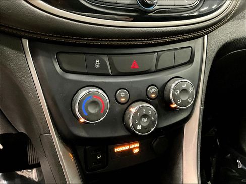Used 2019 Chevrolet Trax LT FWD image 15