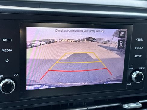 Used 2022 Kia Carnival LX image 20