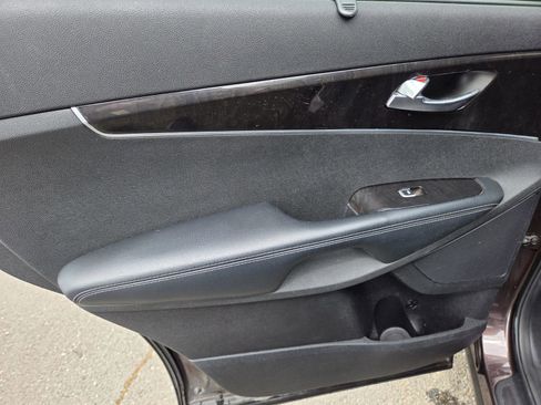 Used 2017 Kia Sorento EX image 9