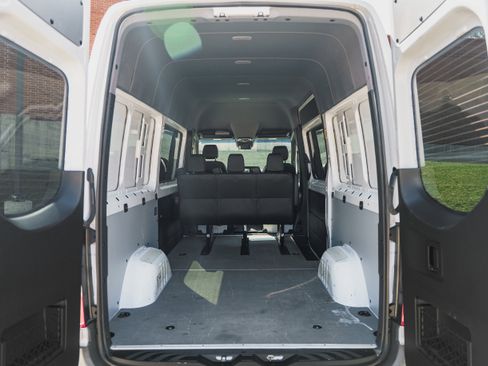 Used 2020 Mercedes-Benz Sprinter 2500 image 25