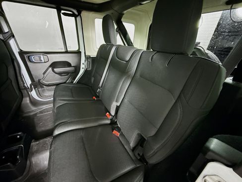 Used 2022 Jeep Wrangler Unlimited Sport image 26