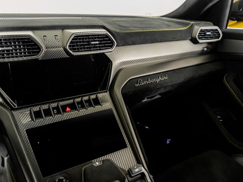 Used 2023 Lamborghini Urus Performante image 36