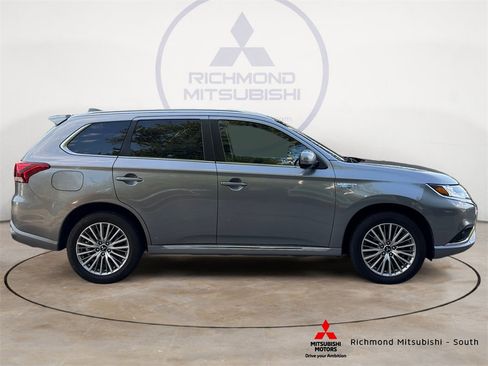 Used 2022 Mitsubishi Outlander GT image 2