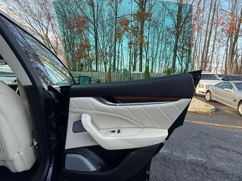 Used 2019 Maserati Levante GranLusso image 24