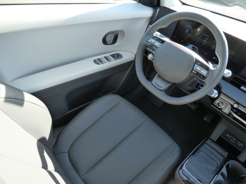 Certified 2025 Hyundai Ioniq 5 SEL image 9