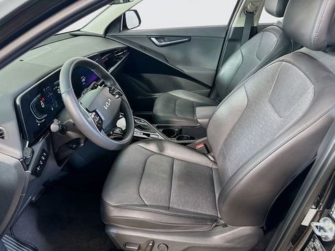 Used 2023 Kia Niro SX image 12