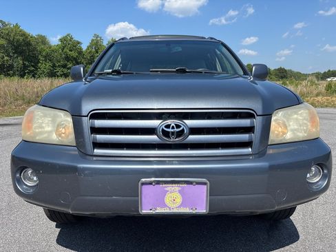 Used 2005 Toyota Highlander 2WD V6 w/ 3rd Row image 8
