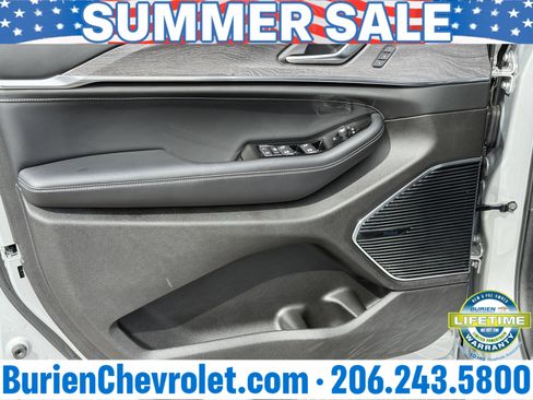 Used 2022 Jeep Grand Cherokee Overland w/ Adv Protech Group III AWD/4WD image 9