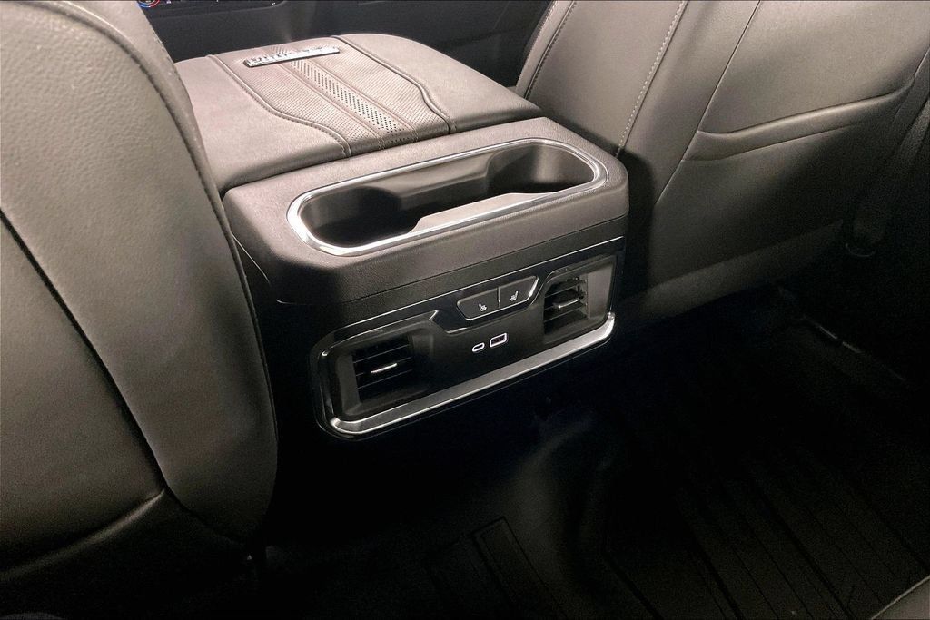 Used 2024 Chevrolet Silverado 2500 High Country w/ High Country Premium Package AWD/4WD image 30