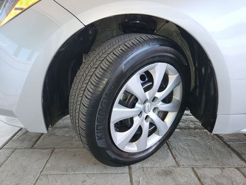 Used 2025 Toyota Corolla LE image 30