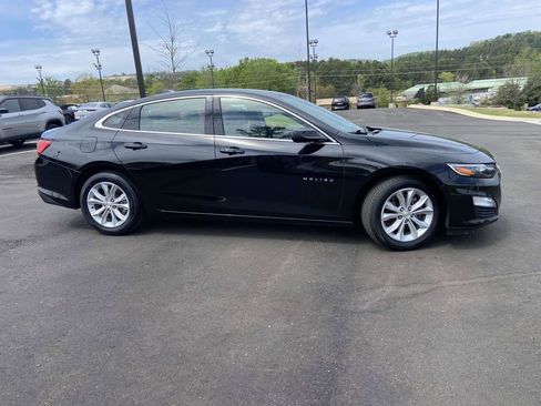 Used 2025 Chevrolet Malibu LT FWD image 2