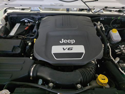 Used 2018 Jeep Wrangler Unlimited Sport w/ Connectivity Group AWD/4WD image 36