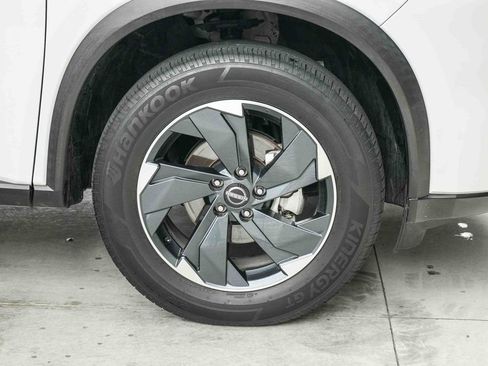 Used 2024 Nissan Rogue SV AWD/4WD image 10