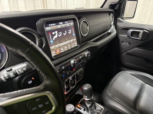 Used 2022 Jeep Wrangler Unlimited Sahara AWD/4WD image 24