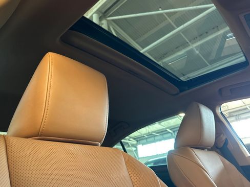 Used 2025 Lexus ES 300h w/ Premium Package FWD image 14