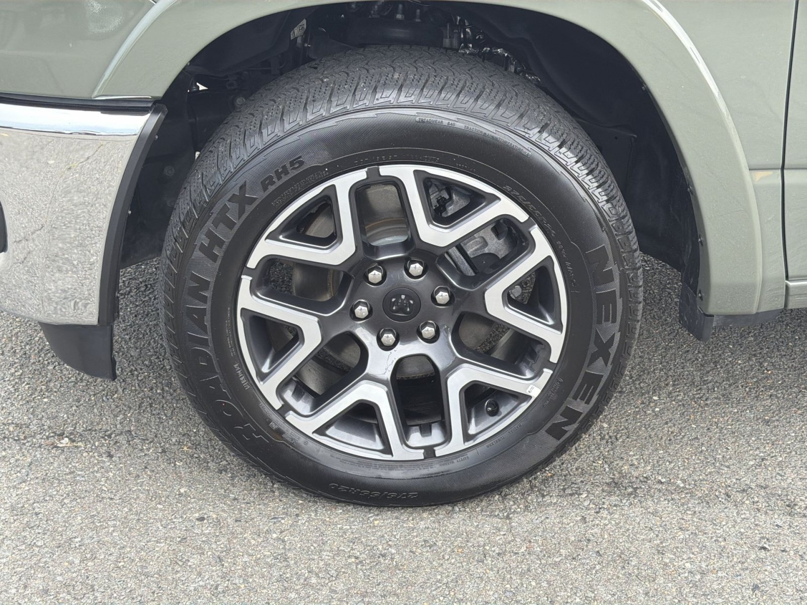 Used 2026 RAM 1500 Laramie AWD/4WD image 12