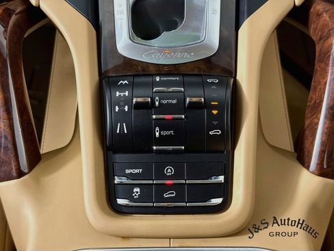 Used 2012 Porsche Cayenne Turbo AWD/4WD image 32