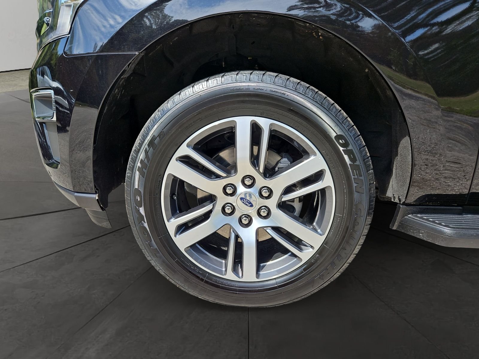 Used 2024 Ford Expedition Limited AWD/4WD image 14
