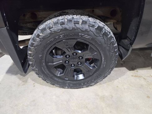 Used 2018 Chevrolet Silverado 1500 LTZ Z71 w/ LTZ Plus Package AWD/4WD image 27