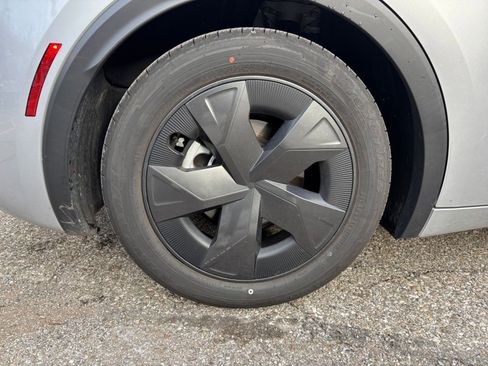 Used 2025 Toyota Prius LE image 28