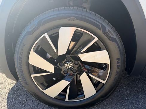 New 2026 Volkswagen Atlas Cross Sport SE AWD/4WD image 24
