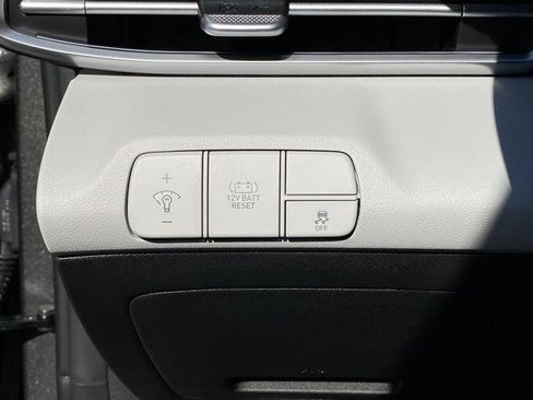 New 2025 Hyundai Elantra Limited image 12