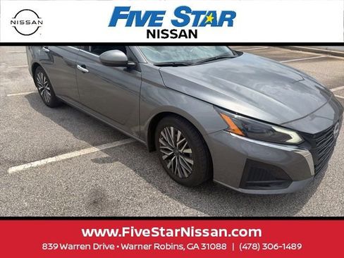 Used 2023 Nissan Altima 2.5 SV FWD image 7
