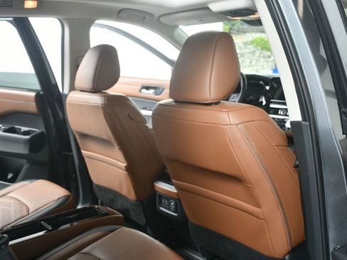 Used 2024 Nissan Pathfinder Platinum FWD image 38