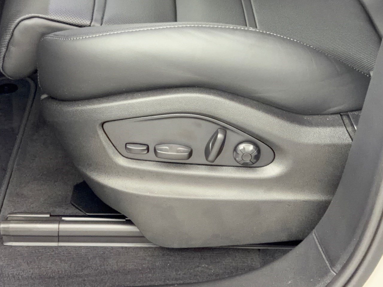 Certified 2026 Porsche Cayenne S AWD/4WD image 16