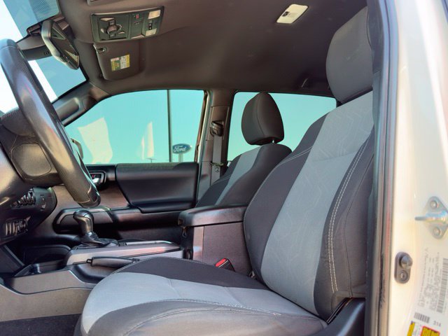 Used 2022 Toyota Tacoma TRD Off-Road AWD/4WD image 18