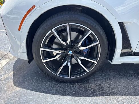 Used 2022 BMW X7 xDrive40i w/ M Sport Package AWD/4WD image 5